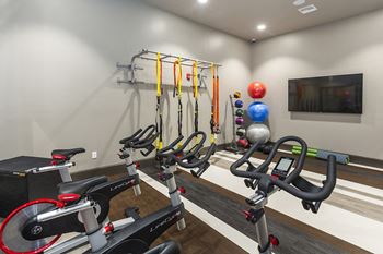 The overlook at interquest apartments fitness center